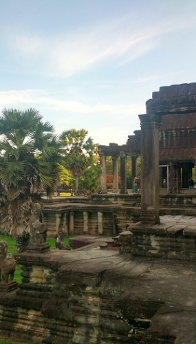 Explorando las ruinas