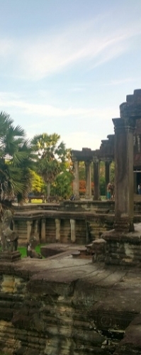 Explorando las ruinas